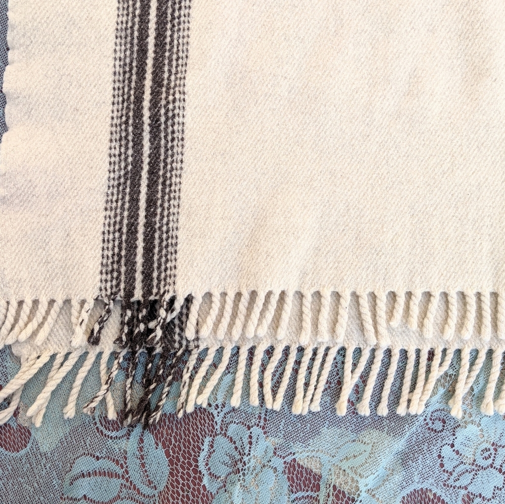 Cream Wool Pancho - Picture 4 of 8